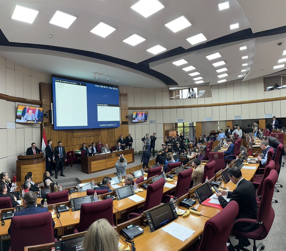 Dirección Sala de Sesiones del Senado (@dss_senado) on Twitter photo Sesión Ordinaria presidida por el Senador <a href="/bachinunezpy/">Bachi Nuñez</a>
<a href="/FilizzolaRafael/">Rafael Filizzola</a> <a href="/CelesteSenadora/">Celeste Senadora</a> <a href="/liliansamaniego/">Lilian Samaniego</a> <a href="/JuanAfara/">Juan Eudes Afara</a> <a href="/SalynBuzarquis/">Salyn Buzarquis</a> <a href="/arnaldosamanieg/">Arnaldo Samaniego</a> <a href="/edu_nakayama/">Edu Nakayama</a> <a href="/DionisioAmarill/">Dionisio Amarilla Guirland</a> <a href="/lizarellapy/">Lizarella Valiente</a> <a href="/Gustavoleitepy/">Gustavo Leite</a> <a href="/EverVillalba_Py/">Ever Villalba</a> <a href="/BetoOvelarANR/">Beto Ovelar</a>
Sala de Sesiones del Senado. Sesión Ordinaria presidida por el Senador <a href="/bachinunezpy/">Bachi Nuñez</a>
<a href="/FilizzolaRafael/">Rafael Filizzola</a> <a href="/CelesteSenadora/">Celeste Senadora</a> <a href="/liliansamaniego/">Lilian Samaniego</a> <a href="/JuanAfara/">Juan Eudes Afara</a> <a href="/SalynBuzarquis/">Salyn Buzarquis</a> <a href="/arnaldosamanieg/">Arnaldo Samaniego</a> <a href="/edu_nakayama/">Edu Nakayama</a> <a href="/DionisioAmarill/">Dionisio Amarilla Guirland</a> <a href="/lizarellapy/">Lizarella Valiente</a> <a href="/Gustavoleitepy/">Gustavo Leite</a> <a href="/EverVillalba_Py/">Ever Villalba</a> <a href="/BetoOvelarANR/">Beto Ovelar</a>
Sala de Sesiones del Senado.