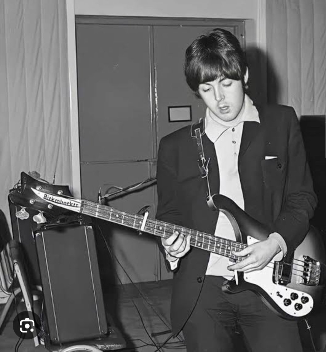 FeldmanBarrett's tweet image. Happy 83rd birthday to the always brilliant and beautiful Sir Paul. ❤️