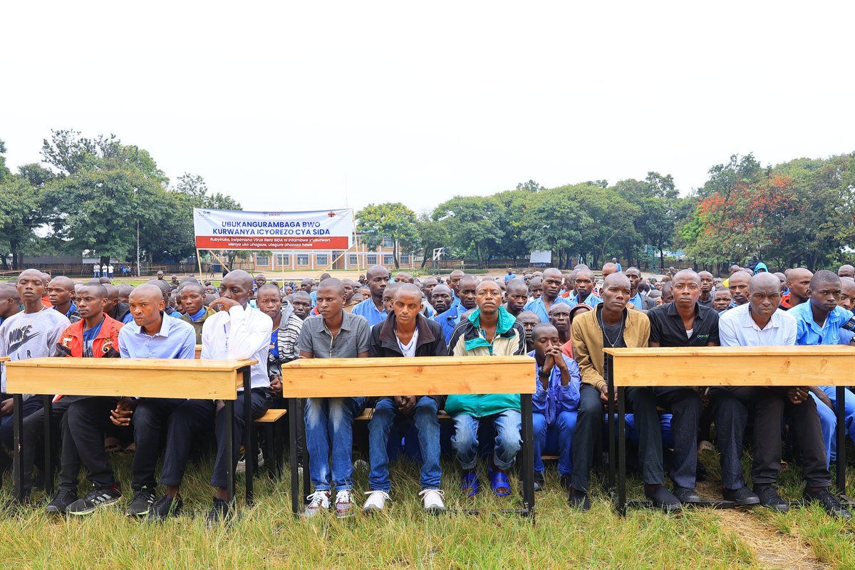 nrs_rwanda's tweet photo. Musenyeri Anaclet Mwumvaneza yibukije abari guhabwa igororamuco kujya bazirikana imvugo "Uwari Sawuli yahindutse Pawulo" ikoreshwa Iwawa; ababwira ko bakwiye gutandukana no kuba nka Sawuli wahohoteraga ubwoko bw'Imana, bagahinduka ba Pawulo bavuga ubutumwa bwiza bw'Imana. https://t.co/qXD87BhyAr
