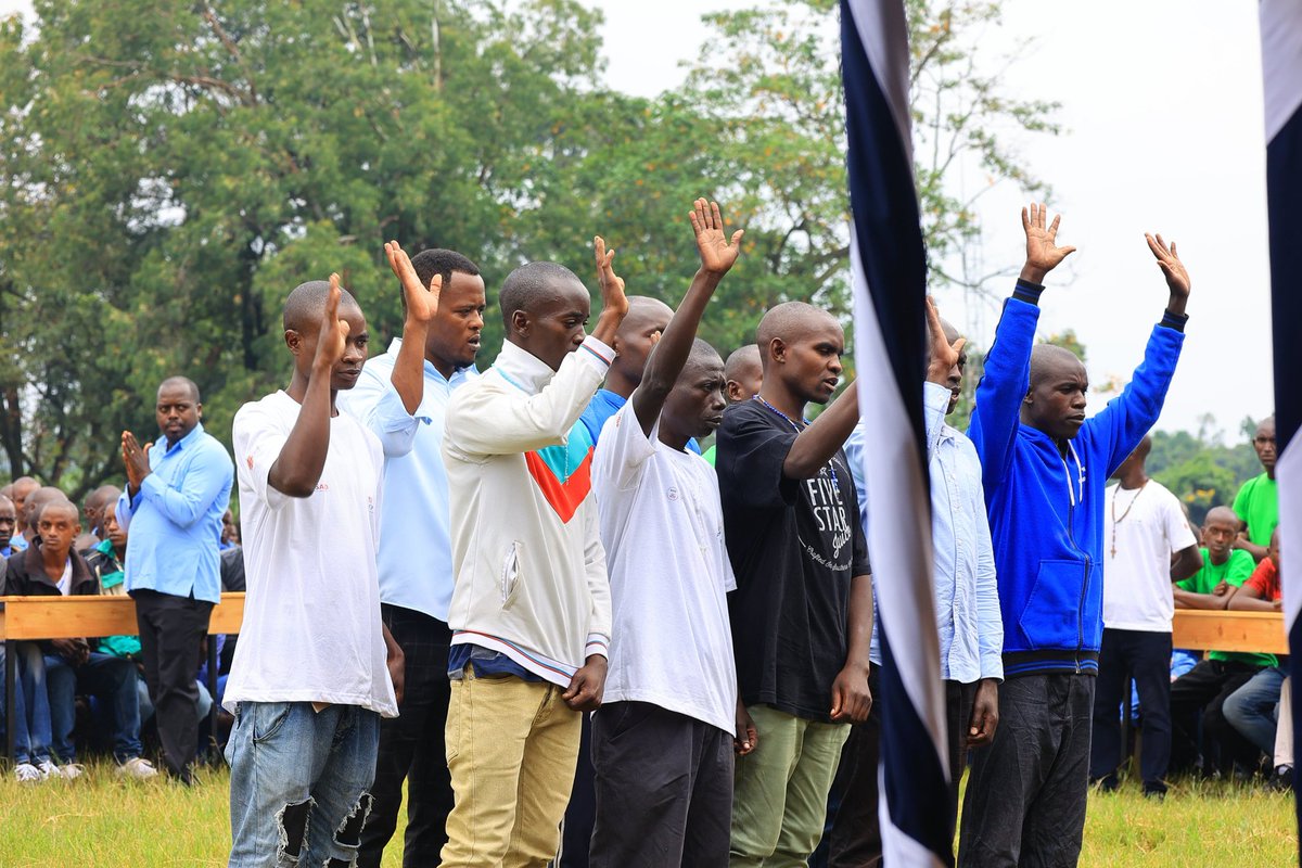 nrs_rwanda's tweet photo. Musenyeri Anaclet Mwumvaneza yibukije abari guhabwa igororamuco kujya bazirikana imvugo "Uwari Sawuli yahindutse Pawulo" ikoreshwa Iwawa; ababwira ko bakwiye gutandukana no kuba nka Sawuli wahohoteraga ubwoko bw'Imana, bagahinduka ba Pawulo bavuga ubutumwa bwiza bw'Imana. https://t.co/qXD87BhyAr
