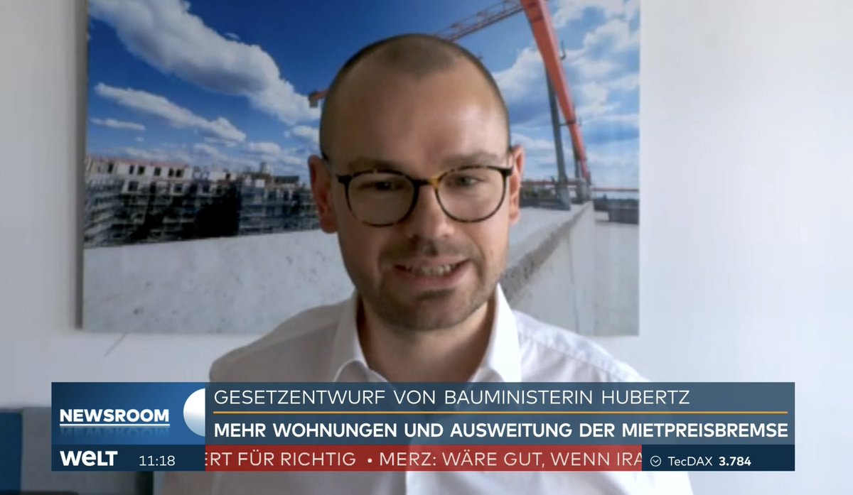 Guter erster Schritt, aber er reicht nicht aus, so Hübner und Müller im Interview. #Bauturbo erleichtert Genehmigungen, doch bezahlbarer #Wohnraum entsteht nur, wenn auch die Baukosten sinken. Es braucht: einheitliche Landesbauordnungen, weniger Vorgaben &amp; flexibles Vergaberecht.