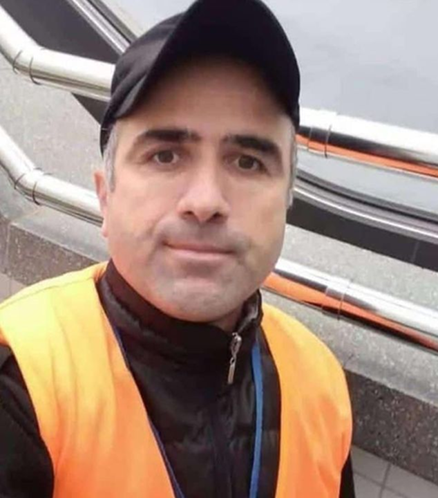 bpthaber's tweet photo. Sigara içtiği için uyaran 4 çocuklu güvenlik görevlisini döverek öldüren şahsın; daha önce yine trende sigara içtiği için kendisini uyaran vatandaşları darp ettiği için tutuklandığı, bayramda tahliye edildiği ortaya çıktı. https://t.co/snocfmb6YV