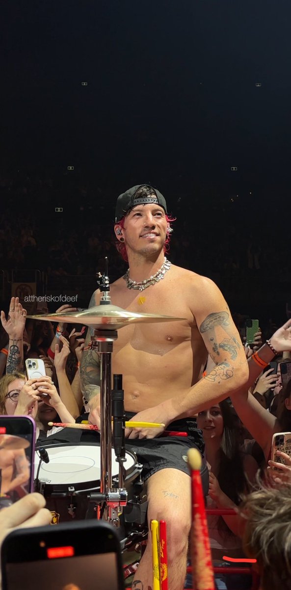 attheriskofdeef's tweet photo. Objectively the best photos of Joshua William Dun a thread 🧵 https://t.co/MpKx7Hwne9