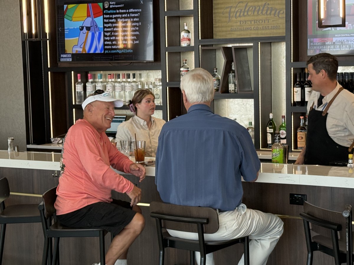 This week, we celebrated the official grand opening of Cask &amp; Craft Local Spirits + Bites with a ribbon cutting at the McNamara Terminal.
A big thanks to our partners at Delaware North for helping bring this exciting new experience to life!
Stop by near Gate A36! 
Be #DTWnonstop