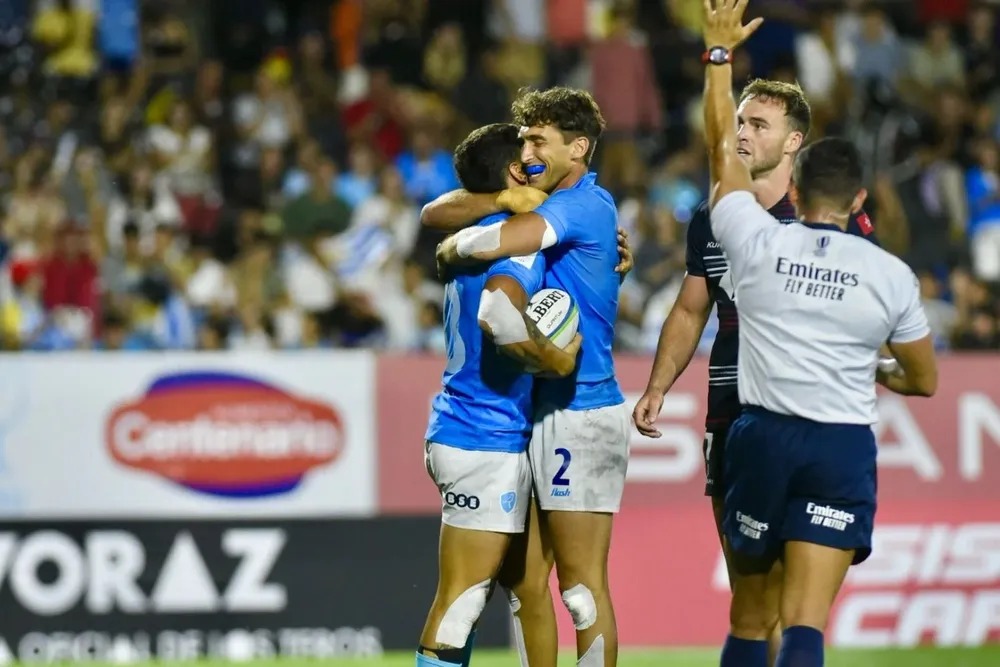 #UnDiaComoHoy, el  18 de junio de 2023, #Uruguay se coronaba Campeón del Torneo Preolímpico en el Estadio Charrúa y clasificaba por primera vez en su historia a los @JuegosOlimpicos. 

¡INOLVIDABLE! 🥹