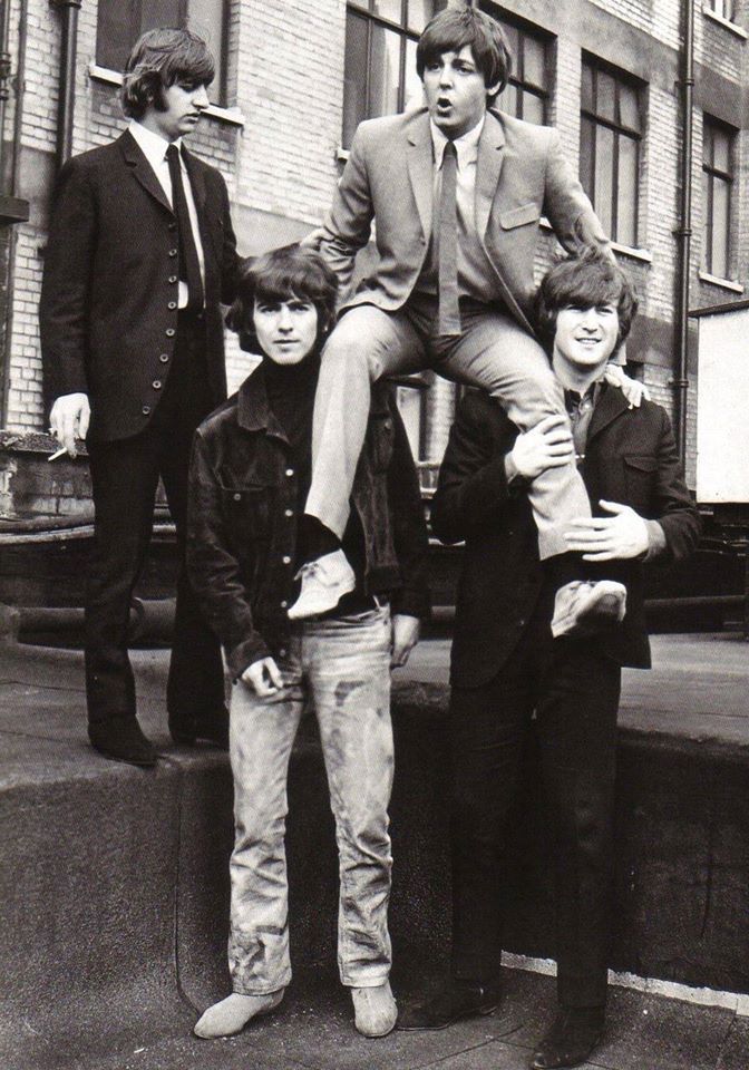 thinkmcharrison's tweet image. paul being uplifted by george & john on his 23rd birthday - june 18, 1965.
Happy birthday, Paul! 💙