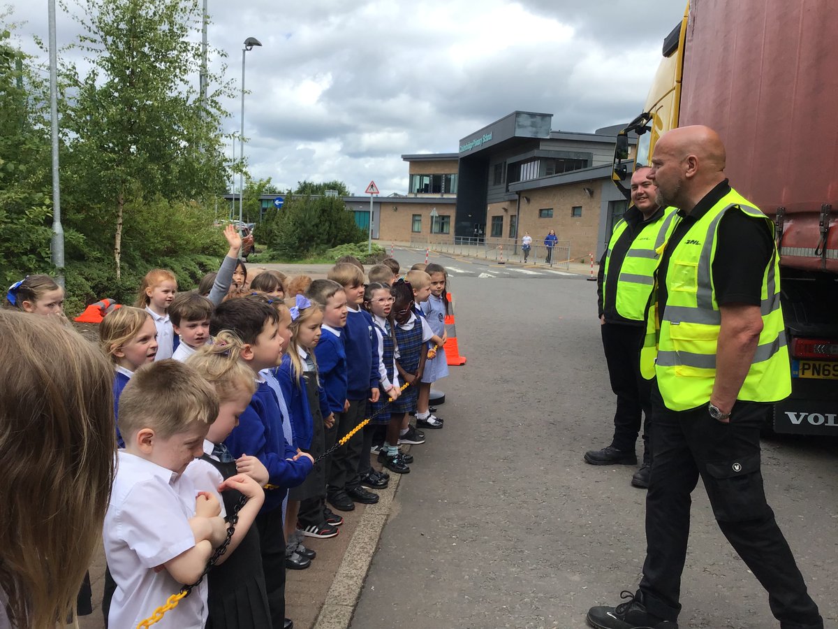 Miss Macfarlane tweet media