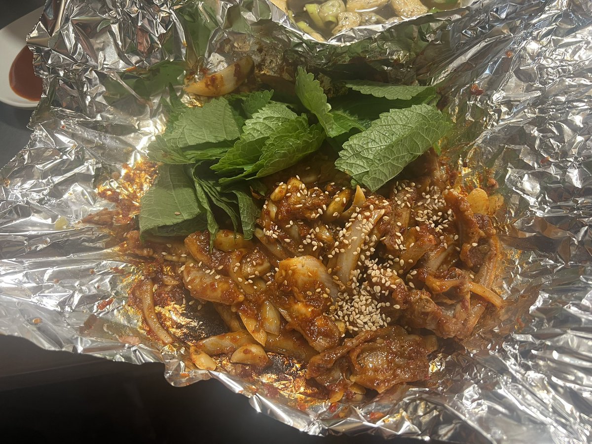 영등포 포장마차(진영이네 포차)

잔치국수 나오자마자
맛있다며 호로록 5분컷 했답니다^_^

여태 살면서 동네 꼼장어 맛집이
제일 맛있는 곳이라고 살았는데 착각하고 살았네요진영이네 포차 꼼장어 정말 맛있어요^__^

혼자서 잔치국수 1개 + 꼼장어  완뽕❤️❤️❤️