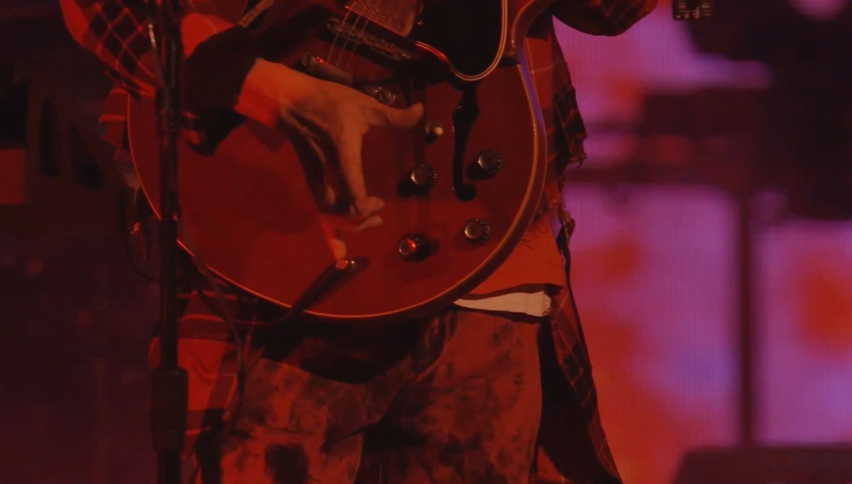 あおい🌻万有引力では目が眩んでほしい🪨暗闇の中で飛べ🎸 tweet media
