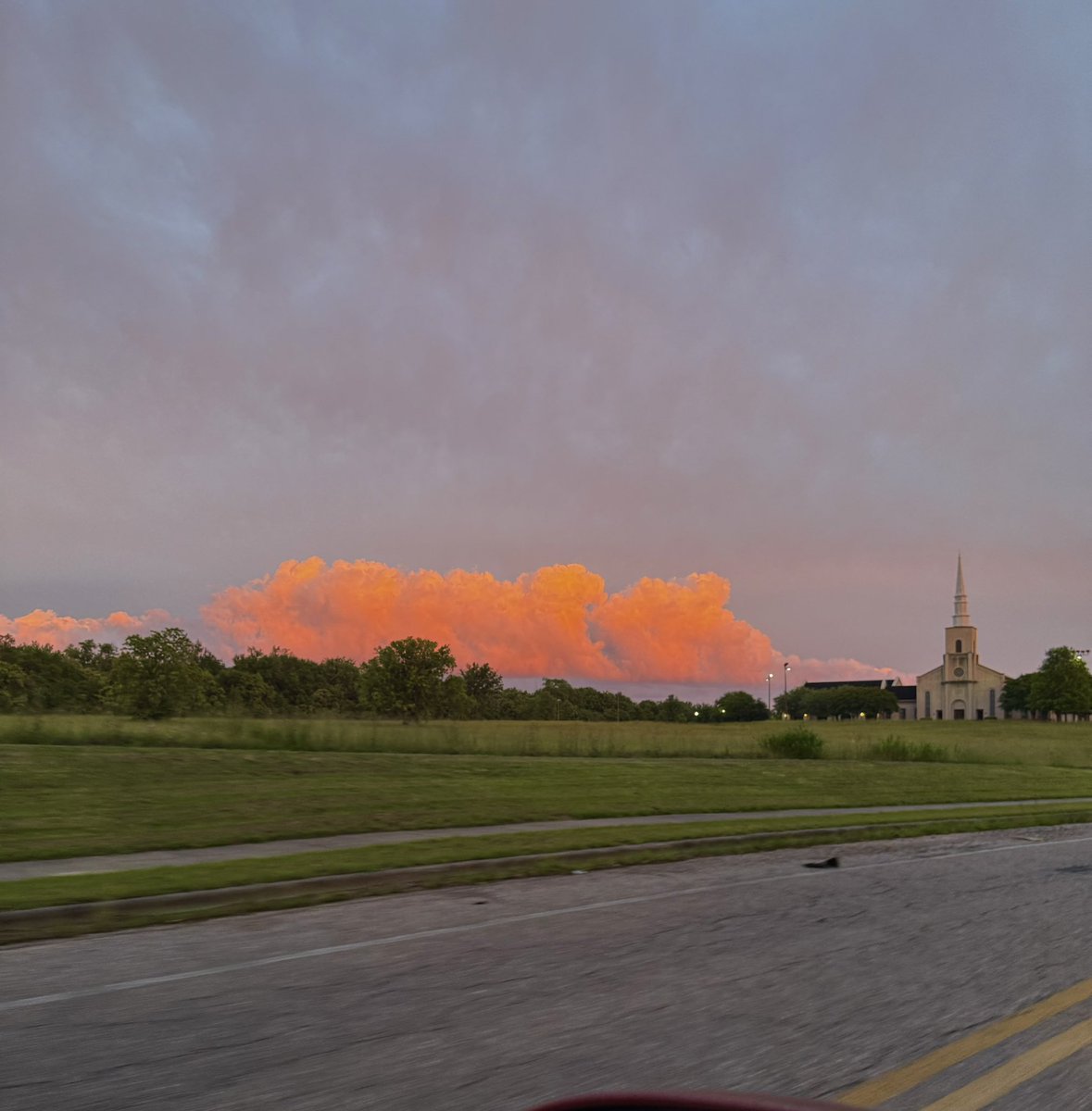 deeremedee's tweet photo. Insert your favorite sky pictures! https://t.co/yfFkwLTQk1