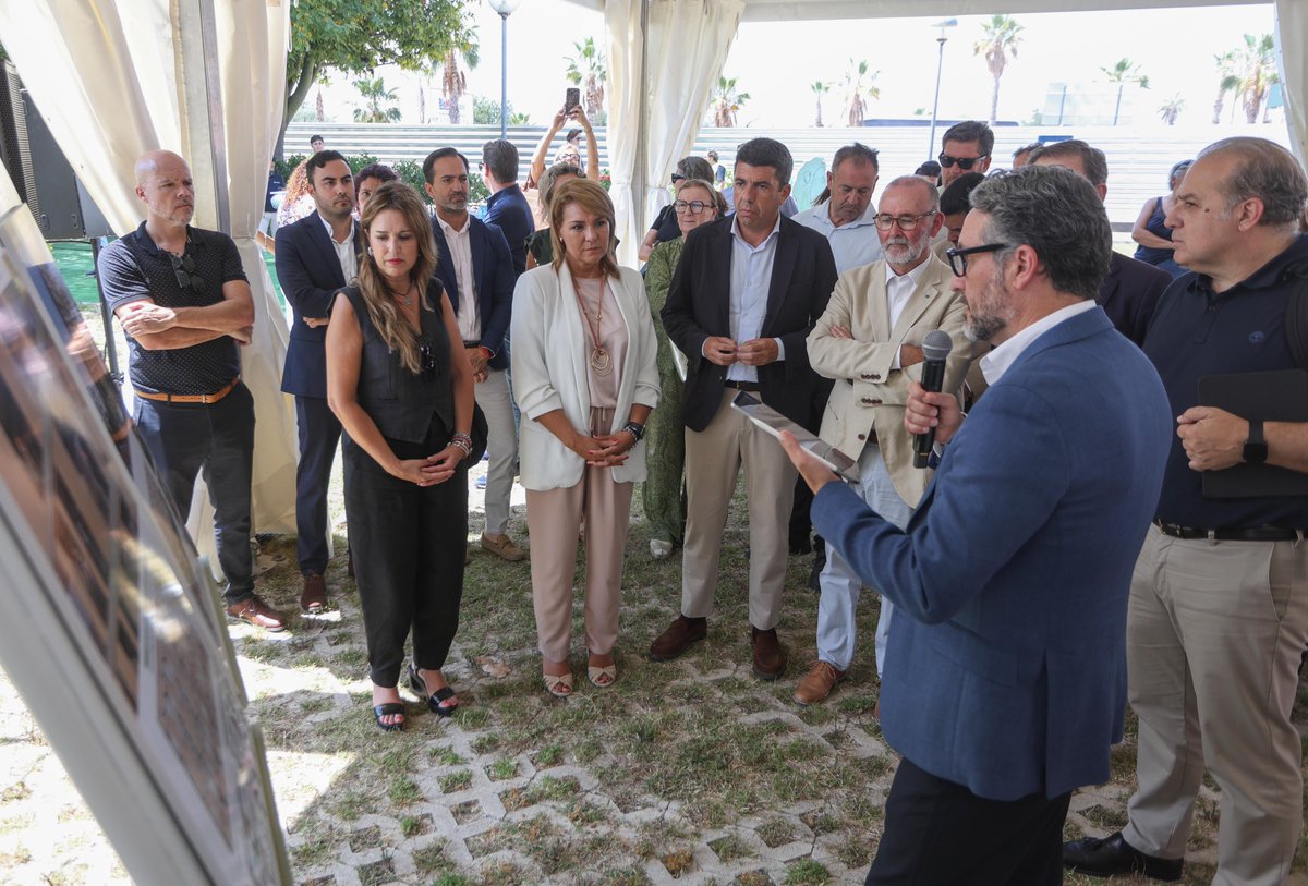 Generalitat (@generalitat) on Twitter photo 🏙🏗 El president de la Generalitat, <a href="/carlos_mazon_/">Carlos Mazón</a>, visita les obres de construcció de 50 vivendes de lloguer social del #PlaViu al Campello
🔜 Avança la pròxima construcció de 233 immobles a Sant Joan d'Alacant
📢 “Complim amb més de 1.500 vivendes protegides licitades i prop 🏙🏗 El president de la Generalitat, <a href="/carlos_mazon_/">Carlos Mazón</a>, visita les obres de construcció de 50 vivendes de lloguer social del #PlaViu al Campello
🔜 Avança la pròxima construcció de 233 immobles a Sant Joan d'Alacant
📢 “Complim amb més de 1.500 vivendes protegides licitades i prop