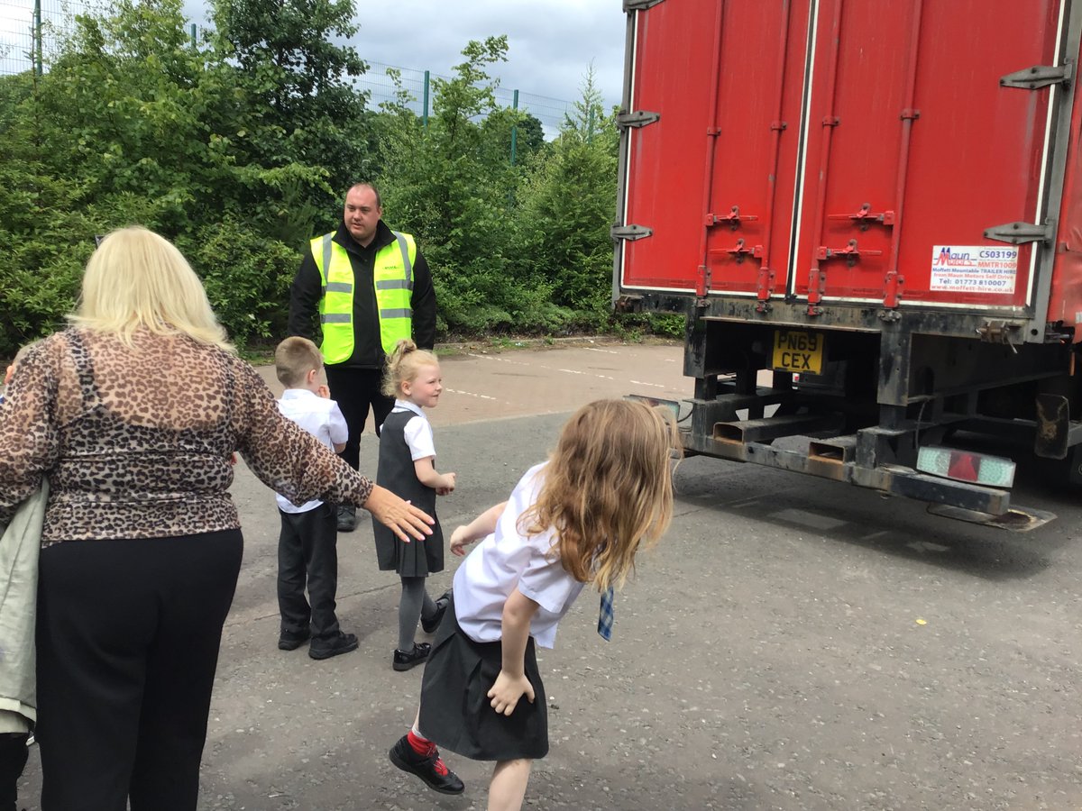 Miss Macfarlane tweet media