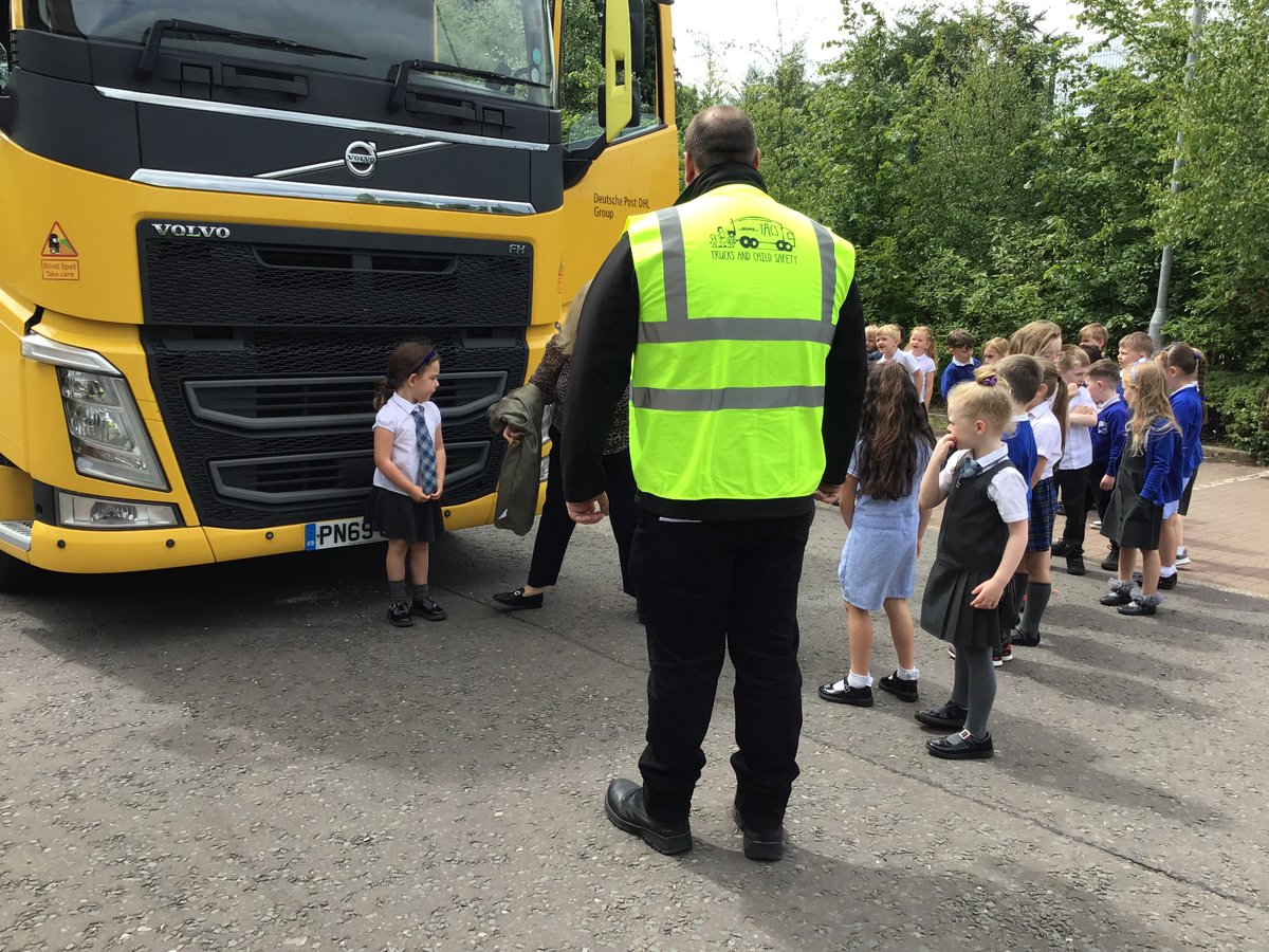 Miss Macfarlane tweet media