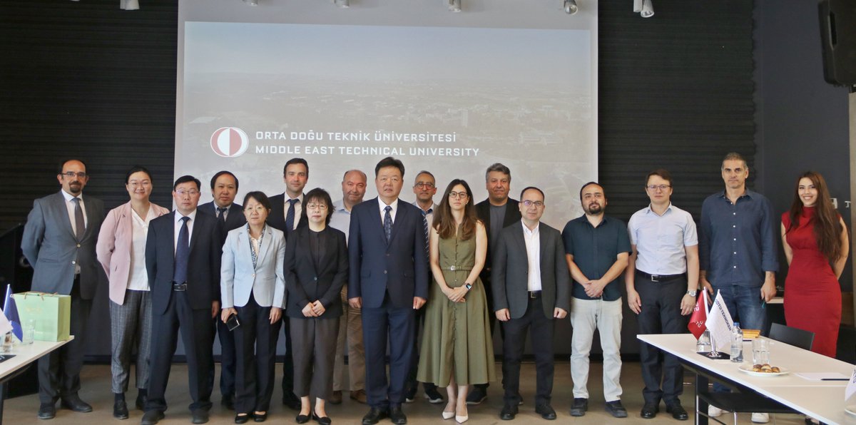 TURKPATENT's tweet photo. 📍 Çin Fikri Mülkiyet İdaresi (CNIPA) heyeti, Kurumumuzu ziyaret etti.

🤝 2024 yılında yenilenen Mutabakat Zaptı çerçevesinde, iki ülke arasındaki sınai mülkiyet iş birliğinin güçlendirilmesine yönelik görüşmeler gerçekleştirildi.

📌 Ziyarette, patent inceleme süreçleri, sınai mülkiyet istatistikleri, idari kapasite ve dijital altyapılar konularında bilgi ve tecrübe paylaşımında bulunuldu.

CNIPA heyeti ayrıca;
📍 @turksmdtr ’yi ziyaret ederek sınai mülkiyet değerleme süreçleri hakkında bilgi aldı.
📍 @ODTUTeknokent 'te akademik girişimler, teknoloji transferi ve inovasyonun ticarileştirilmesine ilişkin sunumlara katıldı.