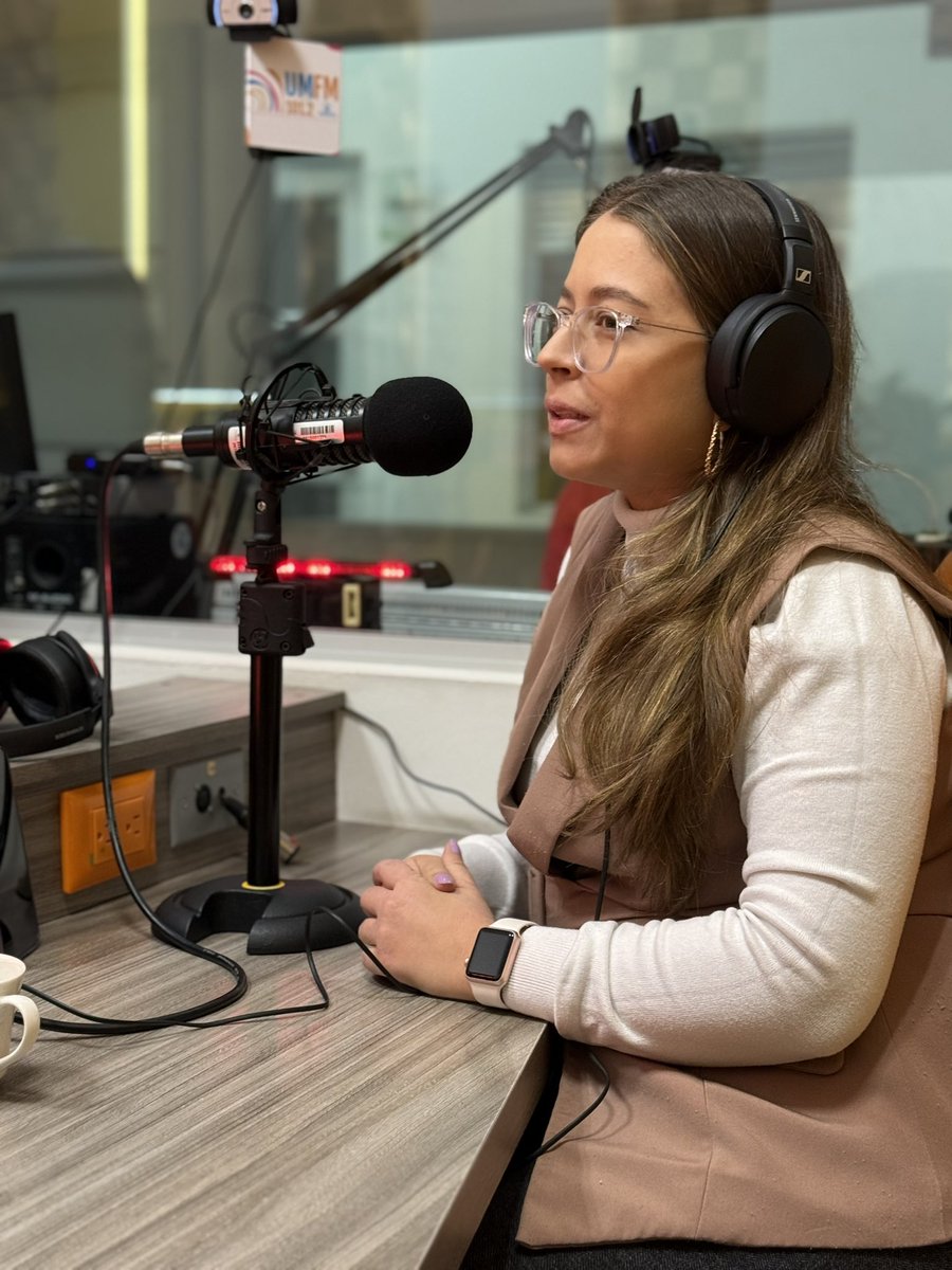 “El proyecto llevó semillas a 35.000 m de altura con globo de helio para reforestar desde el cielo. Fue un trabajo conjunto de 8 personas. Creamos dos tarjetas: una para telemetría y otra para lanzar las semillas”, dijo Viviana Cardona, directora de Ing. en Telecomunicaciones.