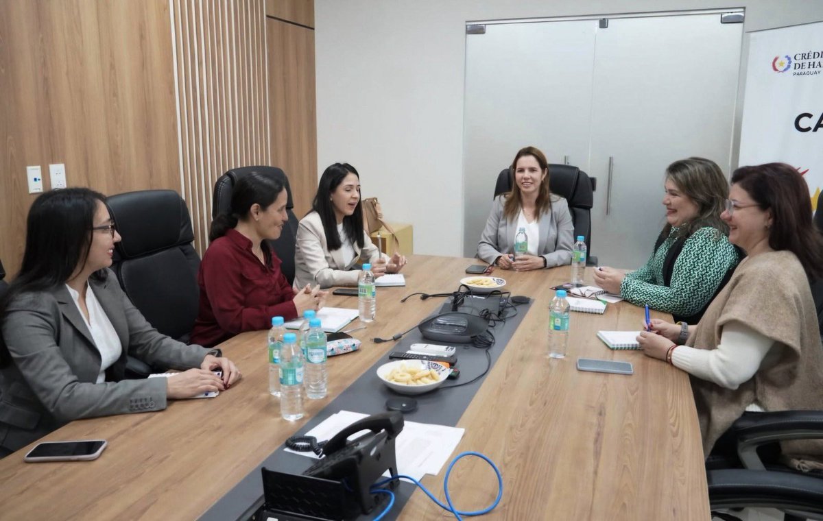 Ministerio de la Mujer (@minmujerpy) on Twitter photo ➡️Para avanzar con iniciativas que promueven la inclusión y el empoderamiento de las mujeres, se reunieron autoridades del #MinMujer y <a href="/CAHParaguay/">Crédito Agrícola de Habilitación (CAH)</a>, bajo la coordinación del <a href="/magparaguay/">Mag Paraguay</a>, en el marco del Proyecto de Inserción a los mercados agrarios.
🔗 lc.cx/kCCz8p ➡️Para avanzar con iniciativas que promueven la inclusión y el empoderamiento de las mujeres, se reunieron autoridades del #MinMujer y <a href="/CAHParaguay/">Crédito Agrícola de Habilitación (CAH)</a>, bajo la coordinación del <a href="/magparaguay/">Mag Paraguay</a>, en el marco del Proyecto de Inserción a los mercados agrarios.
🔗 lc.cx/kCCz8p