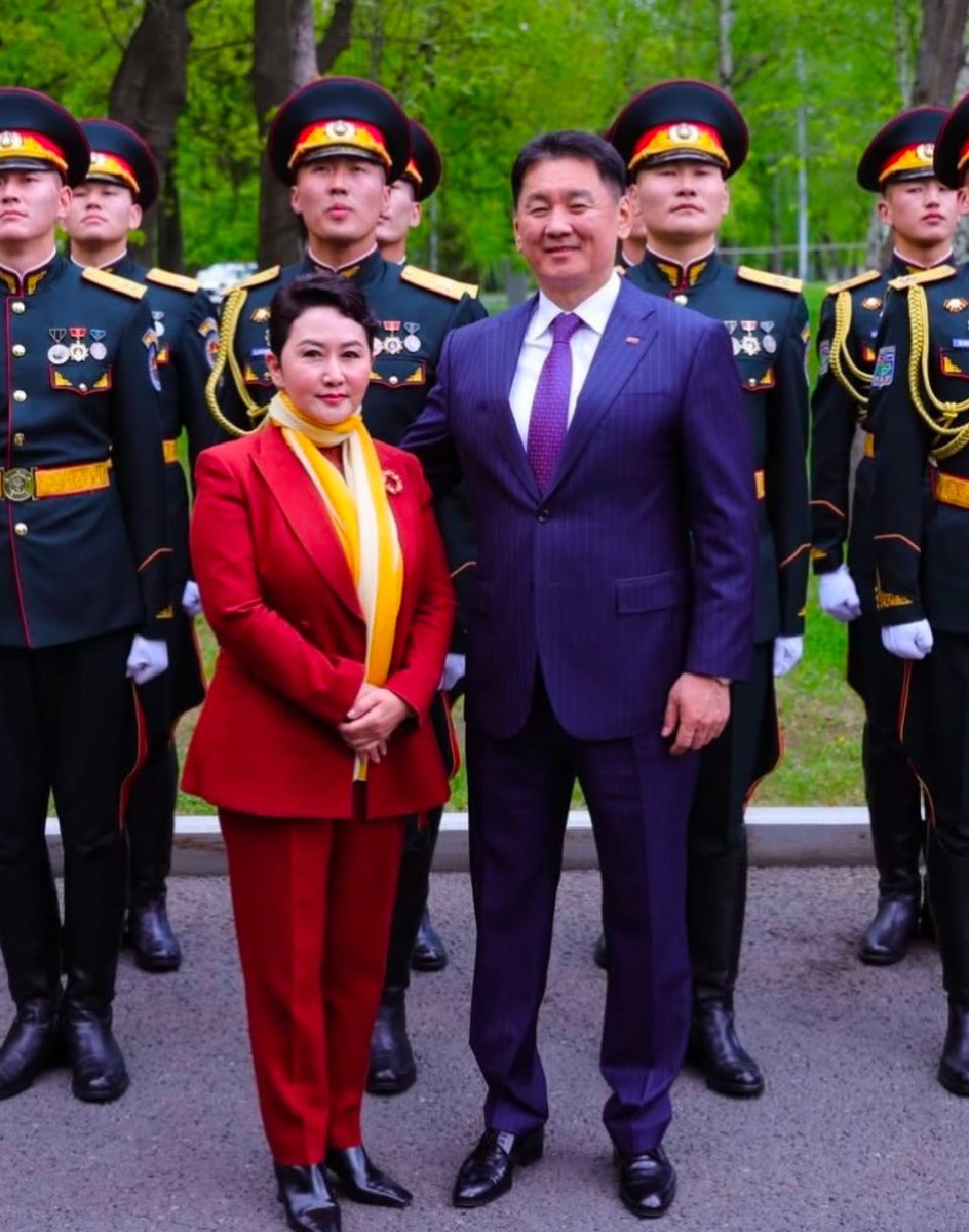 Сэтэрлэгдсэн чавганц гэж сонсоогүй. Гэхдээ энэ чуганцыг сэтэрлээд ГЯЯны сайдаар мөнхөлчих нь дээр юм шиг байна.Архаг мөрийтэй тоглоомчин чуганц 14,2 тэрбумаар гараа угаачихсан бузартай- гопникмаа.Хүрэлсүх миний хармааны гэж сагсалздаг нь үнэн болж таарч байна.Сайдаас салахгүй нь.