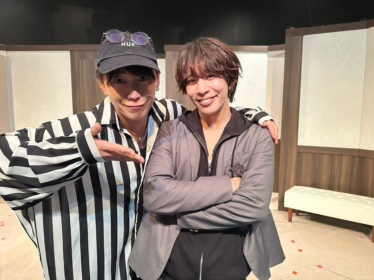 kzmaru215's tweet photo. 『今時な運命のシンデレラ~独身税脱却の章~』
カップリングチーム初日ゲスト出演させていただきました！ご来場ありがとうございます！
この世界を楽しんでもらえていたら嬉しいです🫶配信でも楽しめるみたい！

千秋楽までキャストみんなで突っ走ります！
応援サンキューキャンディー🍬

#運デレラ https://t.co/AbF1vkIosr