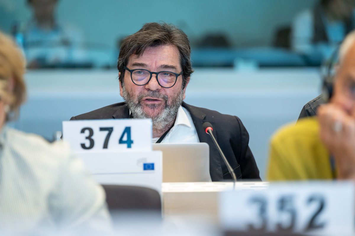 In the areas of inclusion, assistance and health, the implementation of the 🇪🇺 Pillar of #SocialRights must be urgently advanced. Gaps in funding, divided competences and the Stability &amp; Growth Pact block progress. #EUCivilDialogueNow is fundamental!
<a href="/pietrovbarbieri/">Pietro V. Barbieri</a> #EESCPlenary