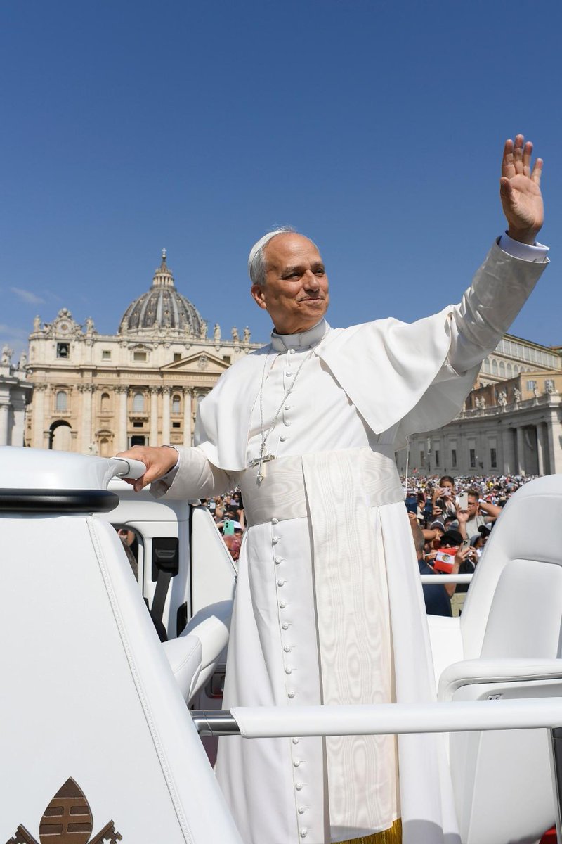 oss_romano's tweet photo. #PapaLeoneXIV #LeoneXIV 
«Non dobbiamo abituarci alla guerra!»
All’udienza generale in piazza San Pietro l’appello di Leone XIV a «respingere come una tentazione il fascino degli armamenti potenti e sofisticati»
https://t.co/JX4TzFlqOn https://t.co/YrZwg7OnNI