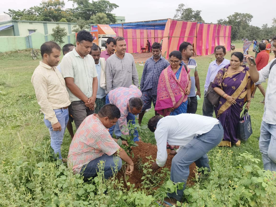 Bikash Bahan Yatra at Deogaon Gram Panchayat of Deogaon Block.
#BikashBahanYatra #OneYearOfMohanMajhi​ #BarshaEkUpalabdhiAnek #OneYearOfSushasan​ #LokankaSarkar #Odisha​ #BikashitaOdishaBikashitaBharat
<a href="/PRDeptOdisha/">Panchayati Raj and Drinking Water Department</a>
<a href="/CollectorBgr/">Collector & DM, Balangir</a> 
<a href="/zp_balangir/">Zilla Parishad Balangir</a> 
@ipr_odisha
<a href="/Culturedeptt/">ଓଡ଼ିଆ ଭାଷା, ସାହିତ୍ୟ ଓ ସଂସ୍କୃତି ବିଭାଗ</a>