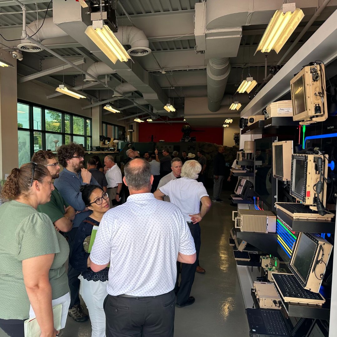 LeonardoDRSnews's tweet photo. Great day at #LeonardoDRS #Detroit at our #technology expo!  Showing off our advanced systems supporting mounted soldiers, from network computing and communications, to advanced thermal vision systems providing combat vehicle operators with situational awareness. #USArmy #TACOM https://t.co/6w23Swn4Tl