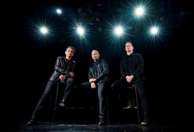 DANKO JONES Announces 12th Studio Album 'Leo Rising' blabbermouth.net/news/danko-jon…