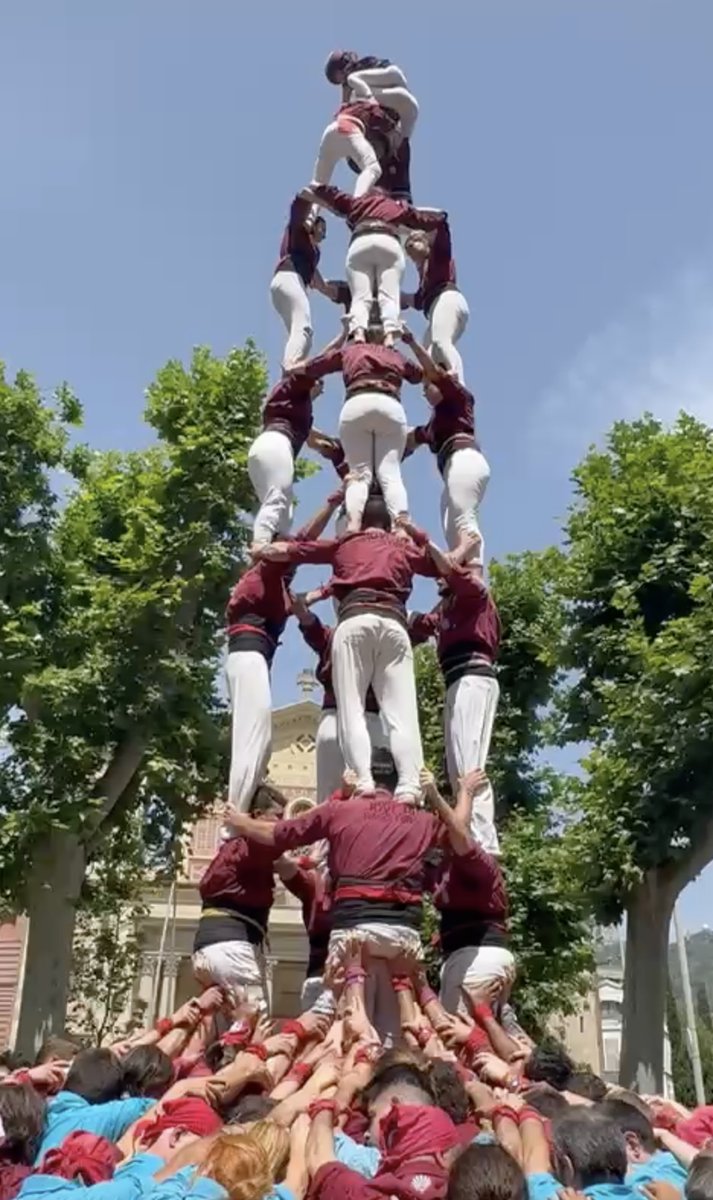 revistacastells's tweet photo. La @jovedebarcelona i la @jovedesitges revaliden el 4de8.
▶️ La crònica, els vídeos i els resultats del cap de setmana:
👉https://t.co/ohDECkVK00
#castellers #castells https://t.co/leOtrEKSOd