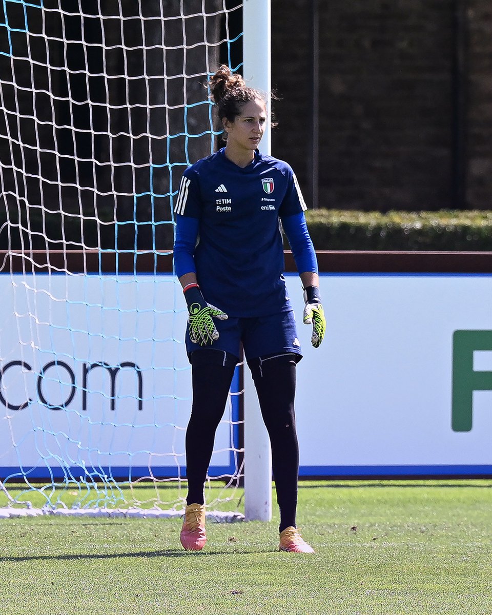 Viola in <a href="/AzzurreFIGC/">Nazionale Femminile di Calcio</a> 💜💙🇮🇹

#ForzaViola 💜