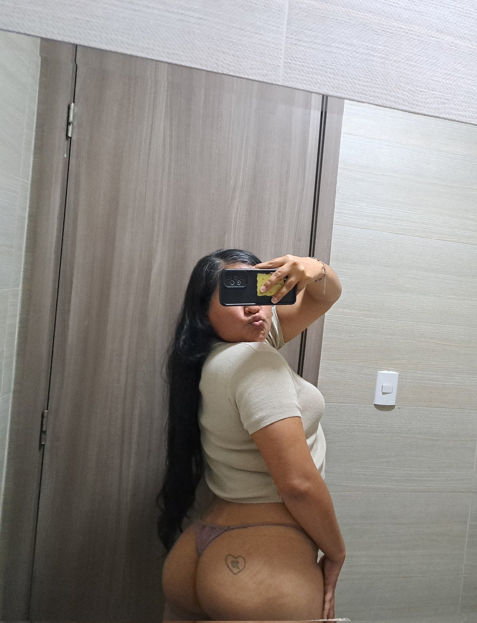 Besitos para que tengas un bonito inicio de día de ombliguito de semana 🥰💕 https://t.co/FQqeMCSo2l https://t.co/cl0nnwLqlE