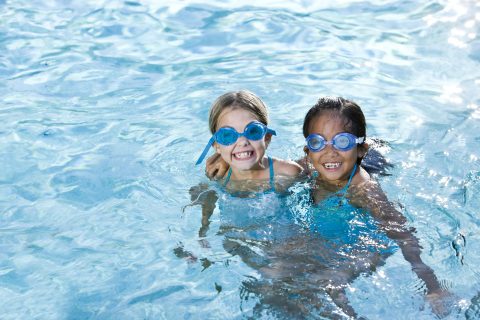 EffCoFireRescue's tweet image. Swimming is not only fun, it’s a lifesaving skill. 
🔹Teach children to avoid pool drains.
🔹Do not play or swim near drains or suction outlets.
🔹When using a spa or pool, locate the emergency vacuum shutoff before getting in the water.
#effinghamcountyga #poolsafetytips