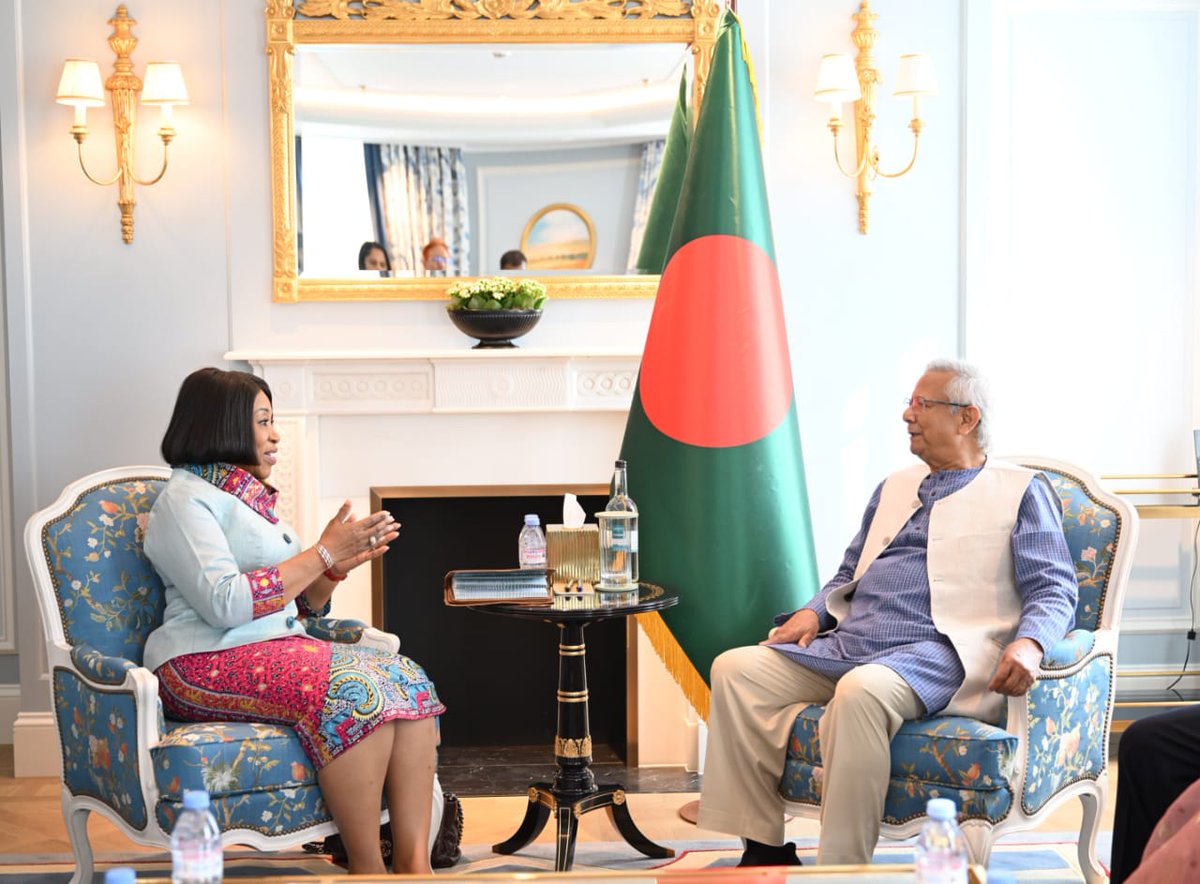 BDHCLondon's tweet image. .@commonwealthsec Shirley Ayorkor Botchwey @SGCommonwealth met @ChiefAdviserGoB Professor Muhammad Yunus recently during his visit to London. They discussed @commonwealthsec's ongoing engagements with #Bangladesh youth and the shared values that hold commonwealth family together.