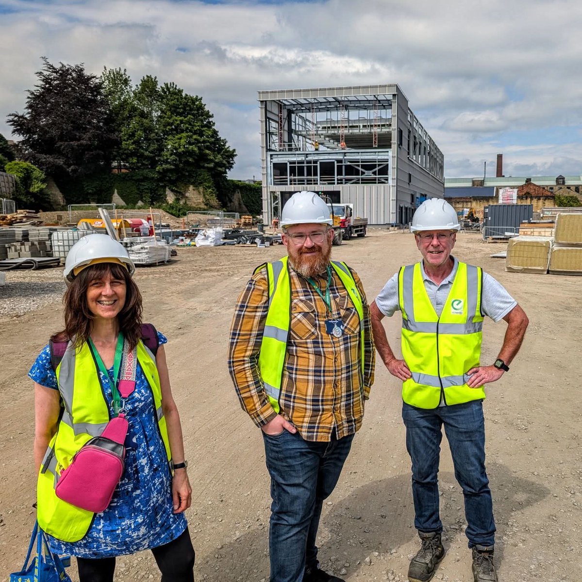 ▶️ Martin enjoyed a site visit with fellow Green councillors to the district heat network site currently under construction off Thornton Road. 

▶️ The network will provide low emission energy for buildings in #Bradford city centre.