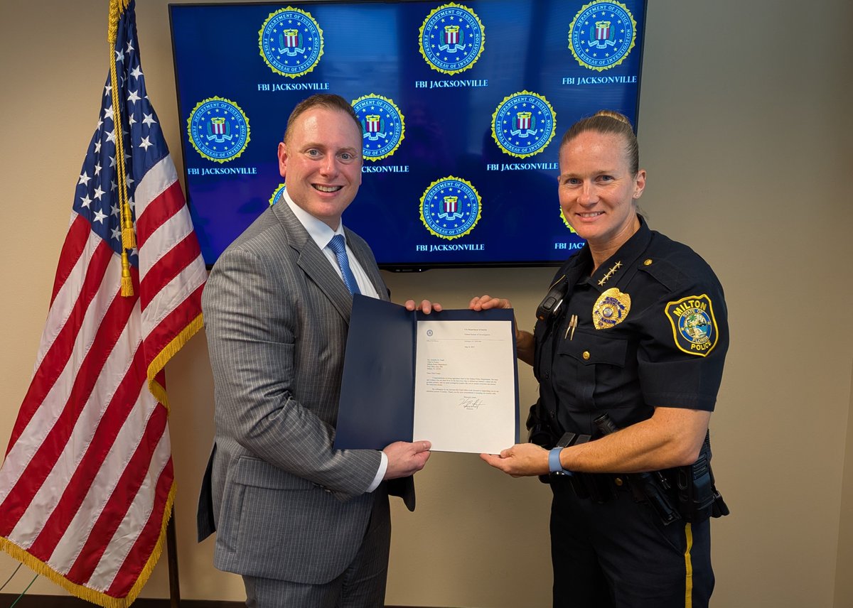 FBIJacksonville's tweet image. This week, FBI Jacksonville SAC Jason Carley presented a letter from @FBIDirectorKash to the @city_milton Police Chief Jennifer Frank, congratulating her on her appointment to the position and expressing thanks for her partnership. Congratulations, Chief, and welcome to Florida!