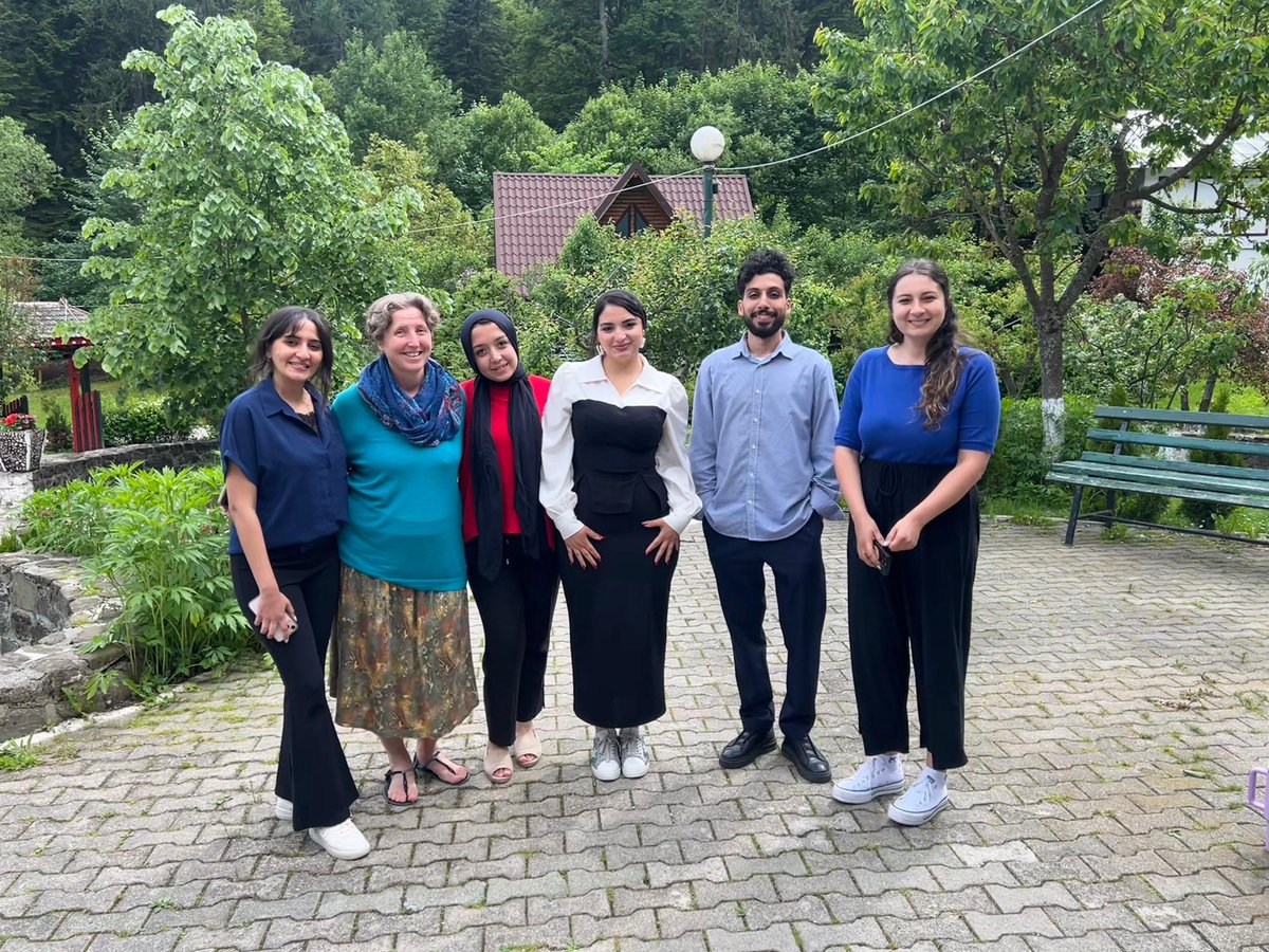 اختتم فريق مؤسسة ماعت للسلام والتنمية وحقوق الإنسان مشاركته في التدريب الدولي الذي أقيم في مدينة بوشتيني، رومانيا، ضمن المرحلة الثانية من مشروع FemRise الممول من الاتحاد الأوروبي، وبالشراكة مع خمس منظمات دولية من البرتغال ورومانيا وتونس ولبنان والأردن.

على مدار أيام التدريب،