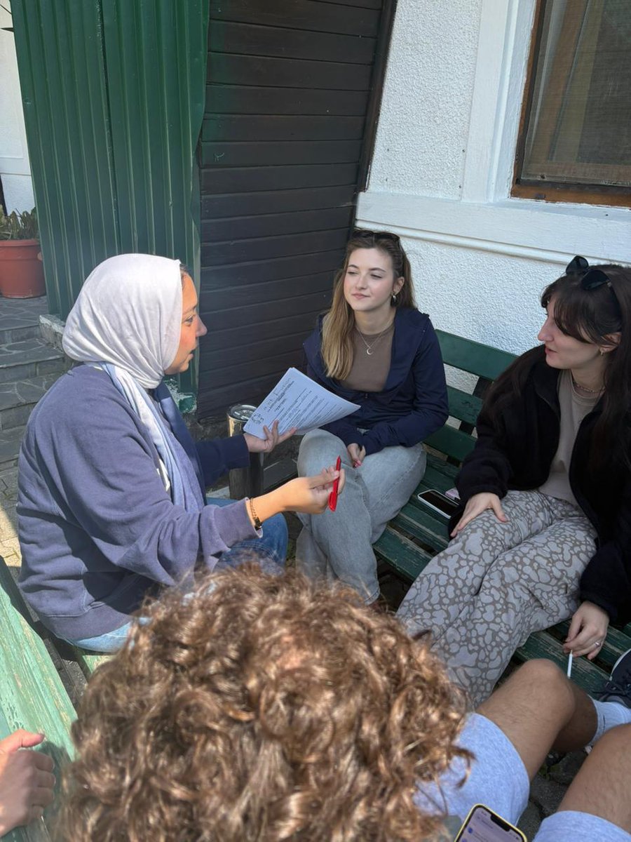 MaatforPeace's tweet photo. اختتم فريق مؤسسة ماعت للسلام والتنمية وحقوق الإنسان مشاركته في التدريب الدولي الذي أقيم في مدينة بوشتيني، رومانيا، ضمن المرحلة الثانية من مشروع FemRise الممول من الاتحاد الأوروبي، وبالشراكة مع خمس منظمات دولية من البرتغال ورومانيا وتونس ولبنان والأردن.

على مدار أيام التدريب، ساهم فريق ماعت في نقل الخبرات من السياق العربي، وتبادل الرؤى مع المشاركين حول التحديات الثقافية التي تواجه قضايا المرأة في المنطقة، تم رفع القدرات على أدوات "مسرح الجريدة"، كأداة تفاعلية لنقد السرديات المجتمعية السائدة وإعادة تشكيلها بشكل يعزز المساواة والعدالة الجندرية.

Maat for Peace, Development and Human Rights' team concluded its participation in the international training in Bușteni, Romania, within the second phase of the “FemRise project” funded by the European Union, and in partnership with five international organizations from Portugal, Romania, Tunisia, Lebanon and Jordan.

Over the course of the training days, Maat team contributed to transferring experiences from the Arab context, and exchanging visions with the participants about the cultural challenges facing women’s issues in the region.

 The team also received practical training on “newspaper theater” tools, as an interactive tool to criticize prevailing societal narratives and reshape them in a way that enhances equality.

#FemRise
#ماعت_20عاماً_في_خدمة_السلام_والتنمية_وحقوق_الإنسان