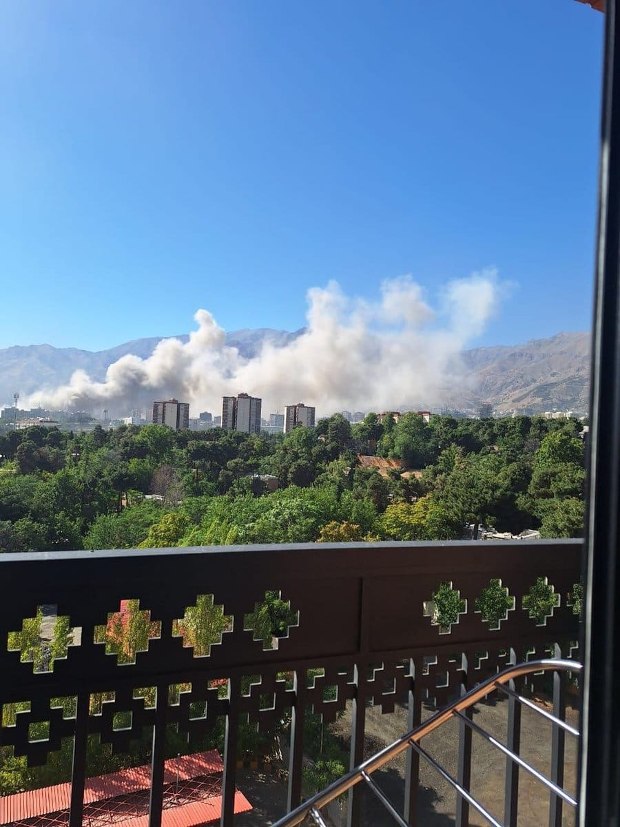 BNOfTheDay's tweet image. BREAKING 🔴🔴

Israeli aircraft are currently striking nuclear-related targets in the Tehran area.

#IsraelIran #TehranStrikes #NuclearFacilities #IDF #IRGC #MiddleEastCrisis #Breaking

Follow 🌎 Breaking News of the Day for more! 📡
#BreakingNews