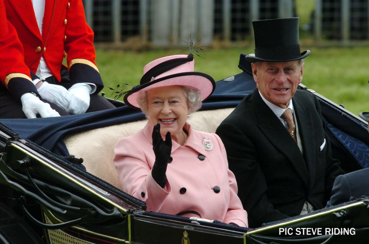 steveridingpics's tweet image. 20 yrs ago we had the priviledge of Royal Ascot at York - Royalty was everywhere- in Leeds we understand royalty. Great days @Rob7Burrow #blessed #york #races #RoyalAscot @Ascot #racing