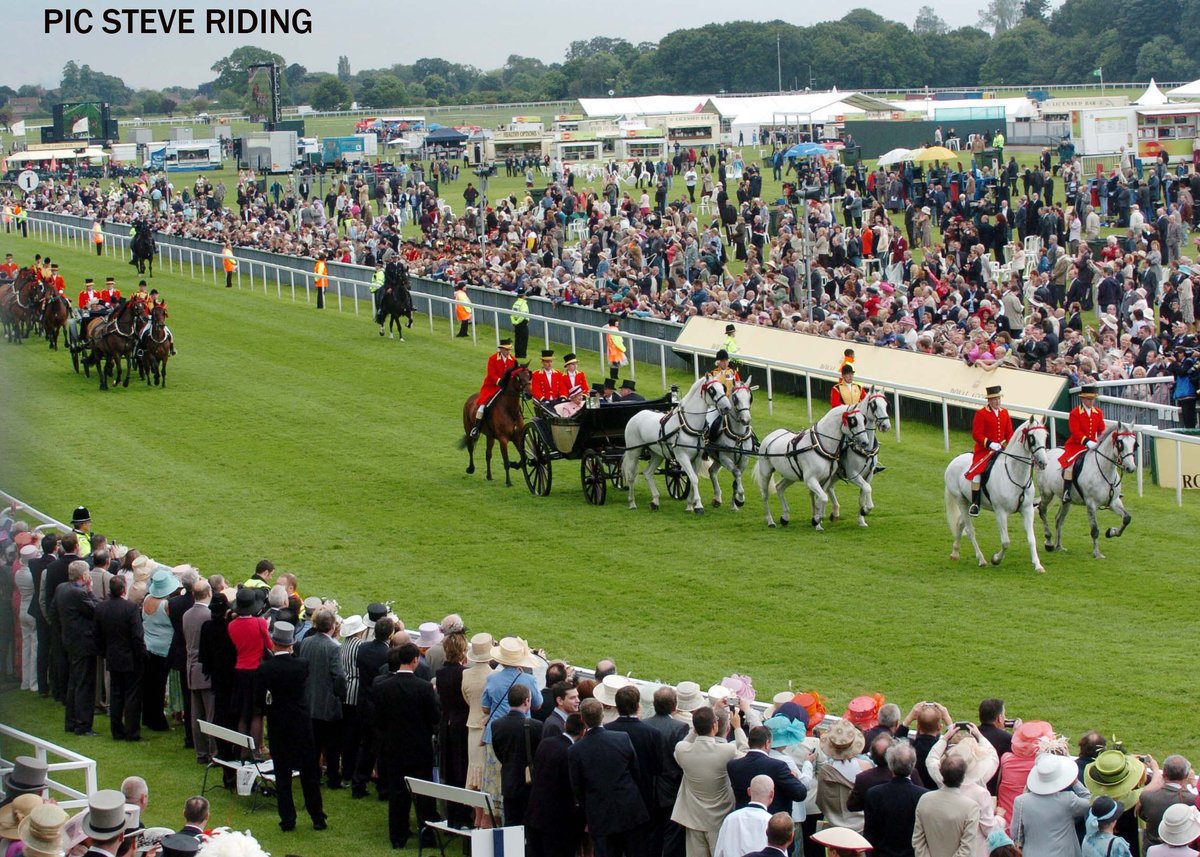 steveridingpics's tweet image. 20 yrs ago we had the priviledge of Royal Ascot at York - Royalty was everywhere- in Leeds we understand royalty. Great days @Rob7Burrow #blessed #york #races #RoyalAscot @Ascot #racing
