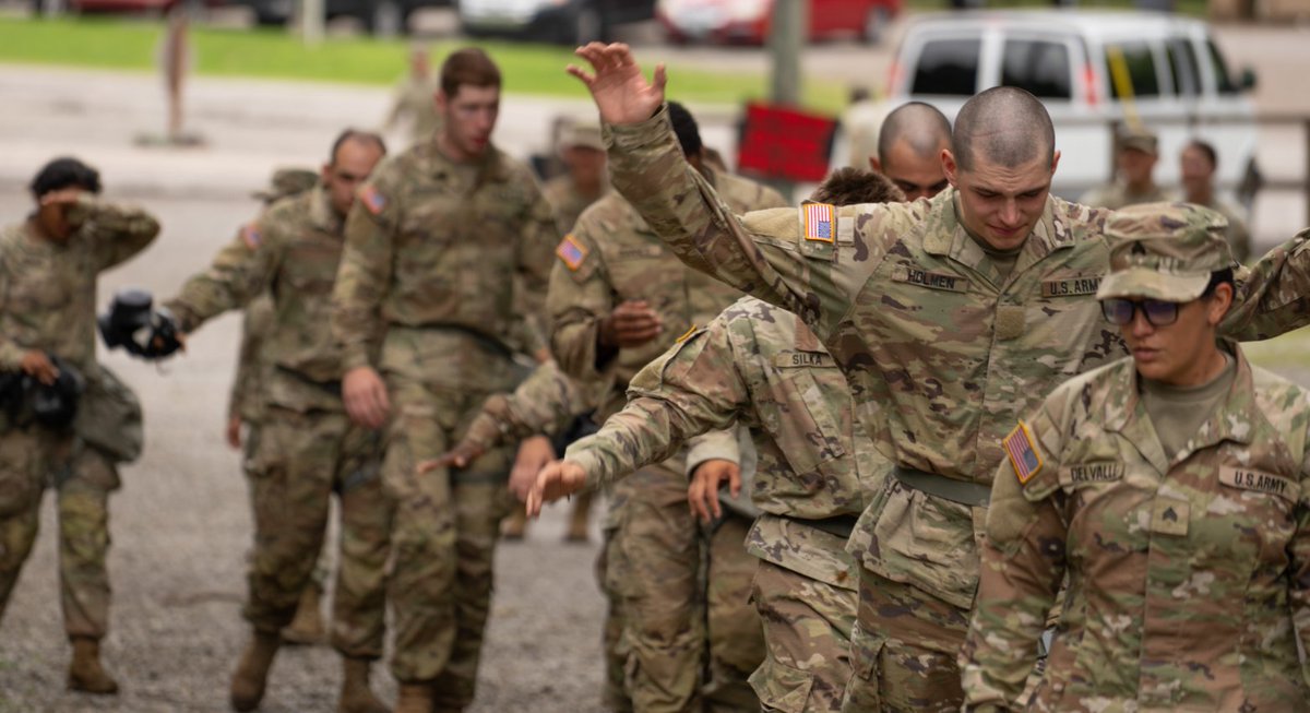 1Arotc's tweet image. We all love that spicy air 🌶️ 🌶️ 🌶️
1st Regiment was down at CBRN yesterday learning the proper way to don their equipment and gather conference in their own abilities while facing the chamber!
#CST25 #CBRN #ArmyROTC