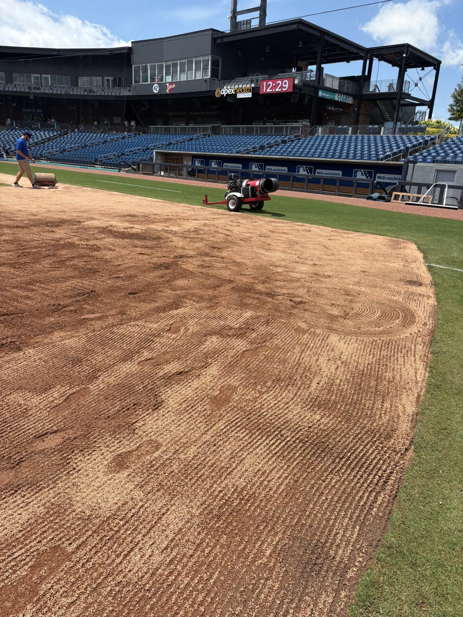 DirtNerd09's tweet photo. Last night was an adventure to say the least….wrong forecast created some hard work from the boys @jonboygrounds14 @WillHoward_22…basic tools to the rescue…Love watching these guys develop and see how far they’ve come https://t.co/bednaZsXj3