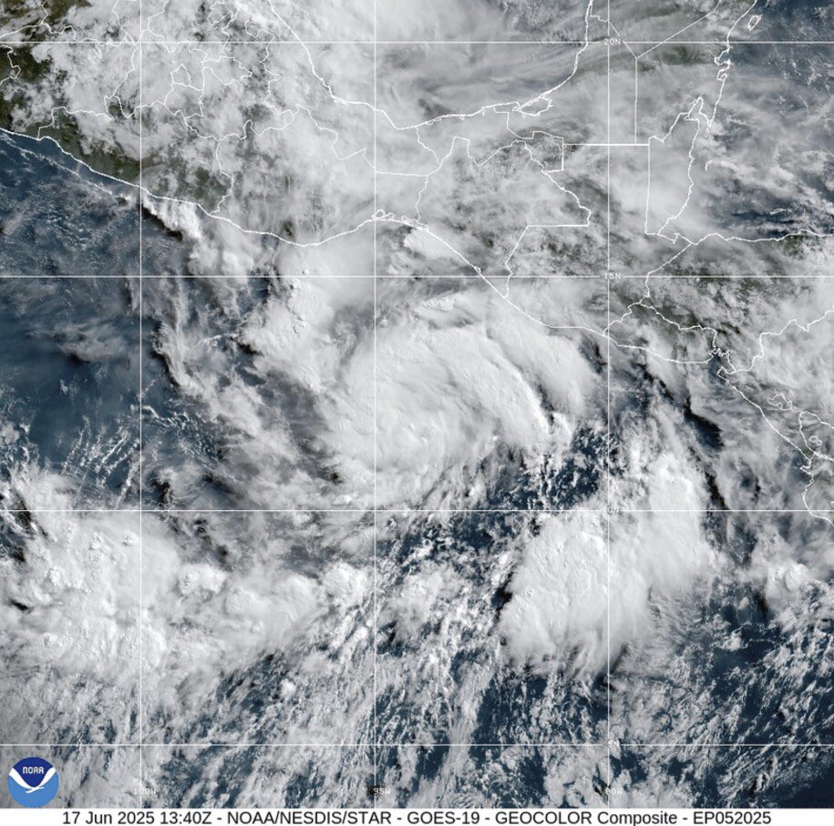 Hurricane Erick forms off Mexico's Pacific coast and threatens to bring flooding and mudslides

apnews.com/article/hurric…