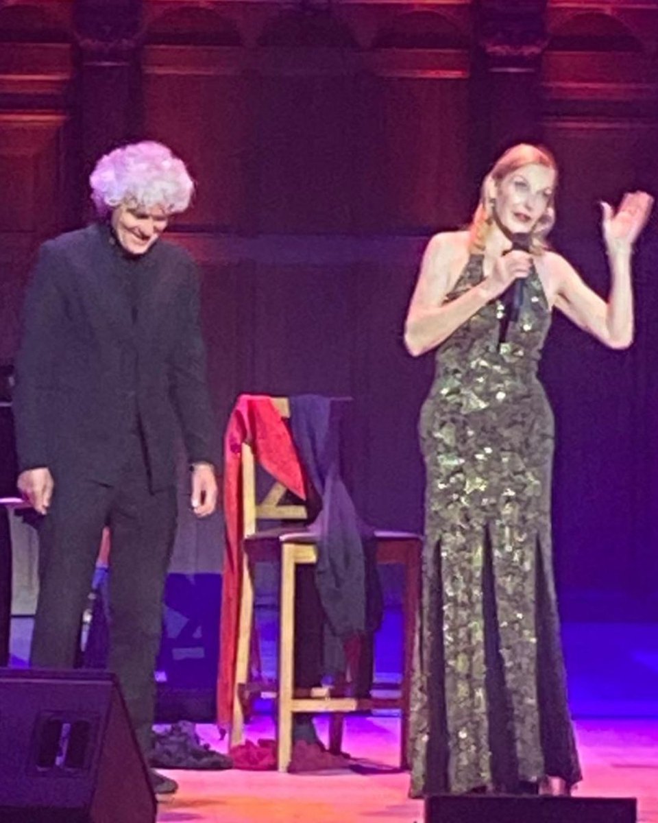 Taking a grateful bow with Vana Gierig, my fabulous pianist here in London after the concert honoring Kurt Weill and Cadogan Hall.

#UteLemper #PirateJenny #KurtWeill #Brecht #CabaretReimagined