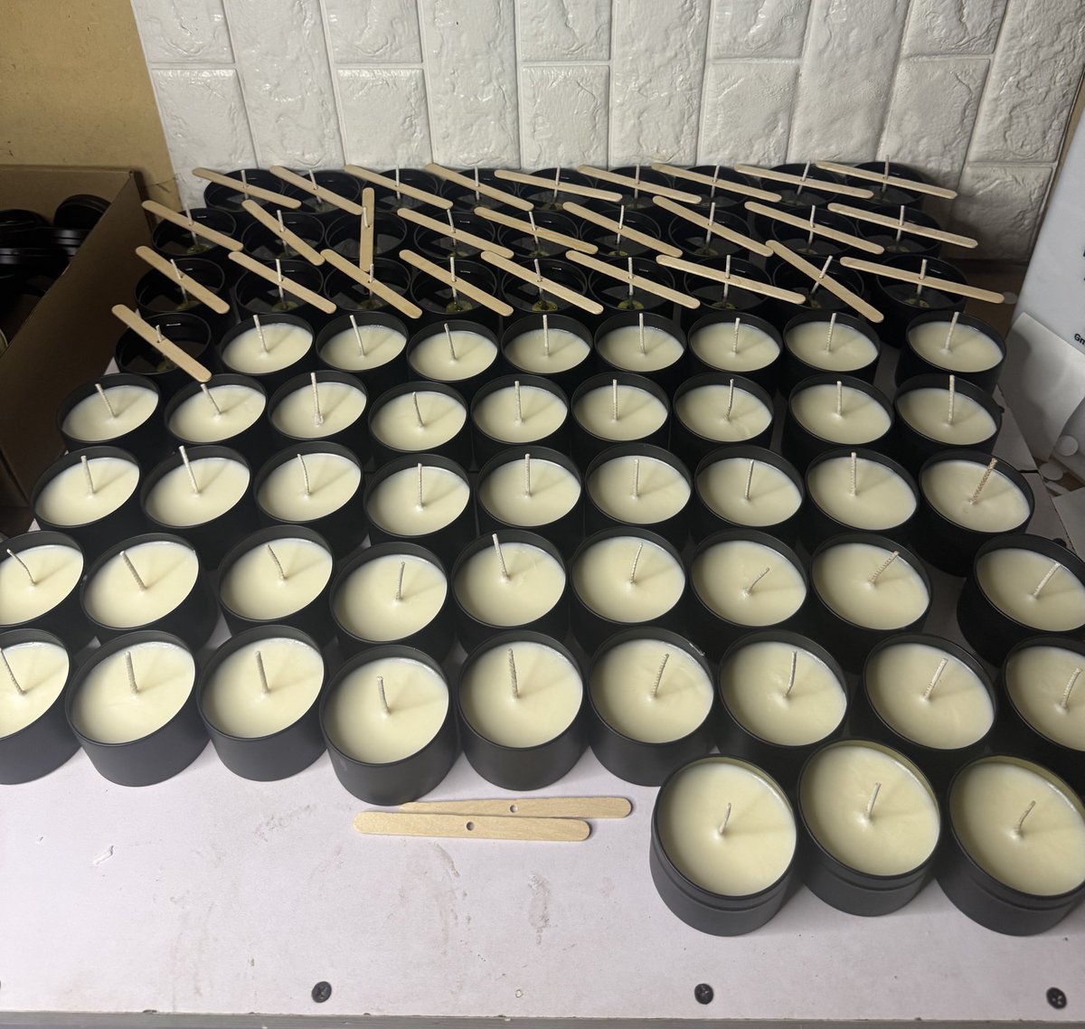 75 souvenir candles boarding their flight like ✈️🕯️🇺🇸

Planning an event? 

Slide into our DMs, WhatsApp us, or hit the link in bio — let’s make your guests feel lit! 💌✨

#fitilacandles #pagesbydamicommerce