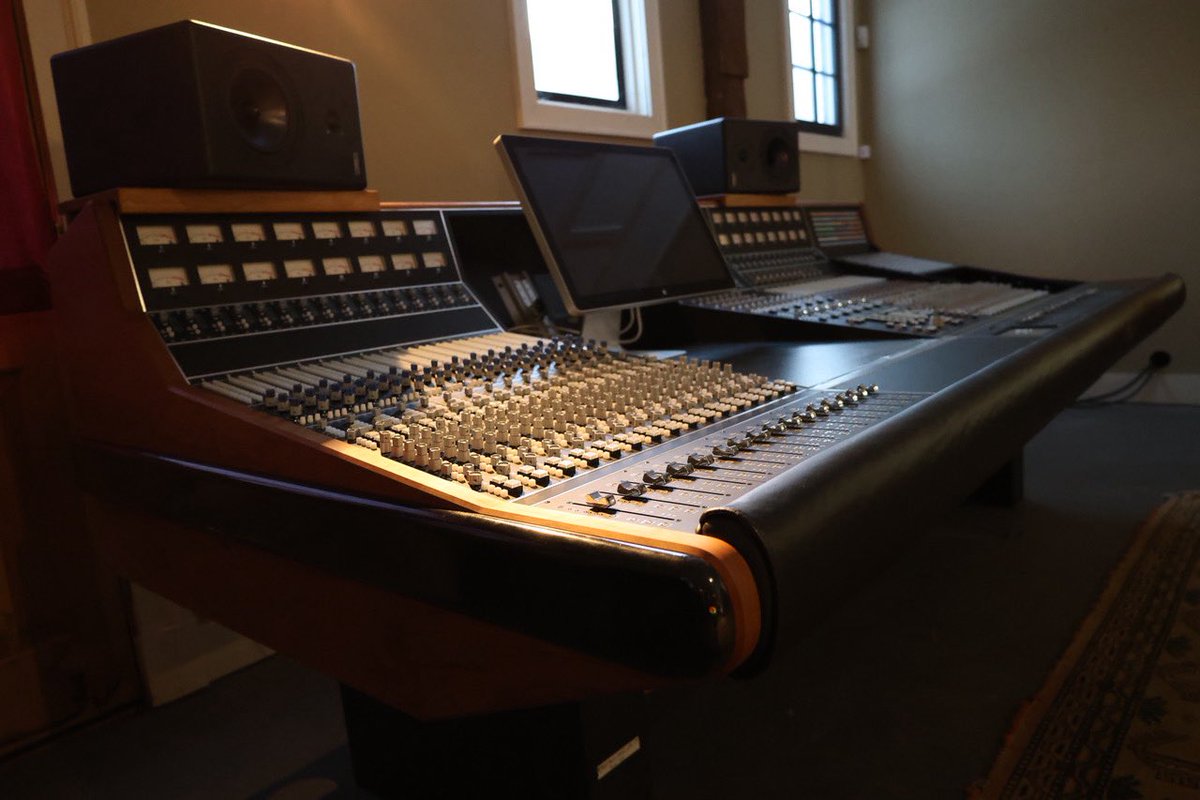 ThisIsAPIaudio's tweet image. This 32ch AXS Console will soon be available for DEMO at Sonic Circus in Townsend, VT. For more information on how you can schedule your hands-on demo, visit soniccircus.com #apiaudio #apiAXSconsole #apiconsole #apiconsoles #recording #studiogear #recordingstudio #mixing