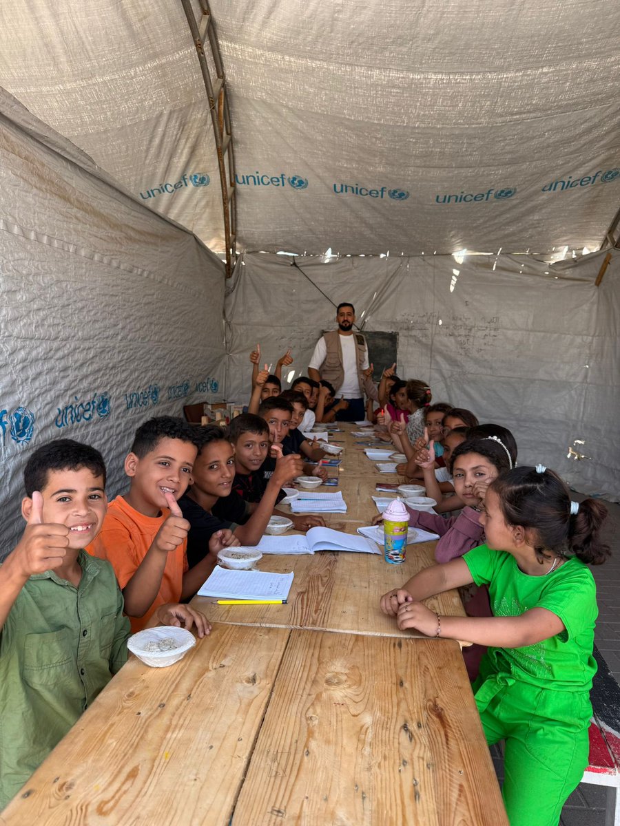 healpalestine_'s tweet image. HEAL Palestine distributed Ajwa food meals to 300 students in educational spaces across northern Gaza. This initiative supports ongoing educational efforts while addressing the urgent issue of student malnutrition. HEAL Palestine remains committed to providing critical services…