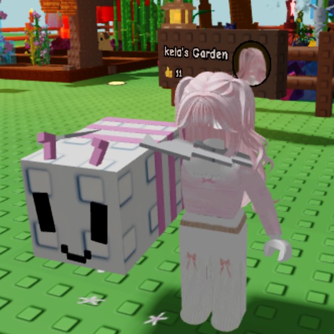 SHES SO CUTE GUYS LOOK 😢