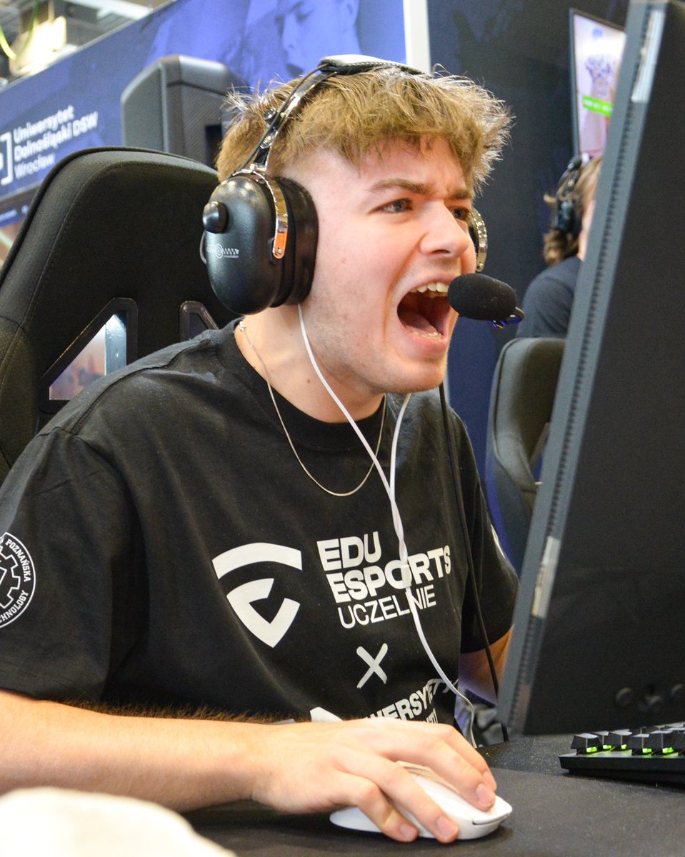 Polski Związek Esportu (@pzesportu) on Twitter photo Na Festiwalu Fantastyki <a href="/pyrkon/">Pyrkon - Fantastyczne Miejsce Spotkań</a> nie zabrakło fantastycznych pojedynków esportowych ⚡️
Zapraszamy na podsumowanie finałów EDU ESPORTS, które rozegrały się w pyrkonowej strefie MERITO & UDDSW. Uczniowie i studenci zagrali o mistrzostwo w Counter-Strike 2 i League of Legends. Na Festiwalu Fantastyki <a href="/pyrkon/">Pyrkon - Fantastyczne Miejsce Spotkań</a> nie zabrakło fantastycznych pojedynków esportowych ⚡️
Zapraszamy na podsumowanie finałów EDU ESPORTS, które rozegrały się w pyrkonowej strefie MERITO & UDDSW. Uczniowie i studenci zagrali o mistrzostwo w Counter-Strike 2 i League of Legends.