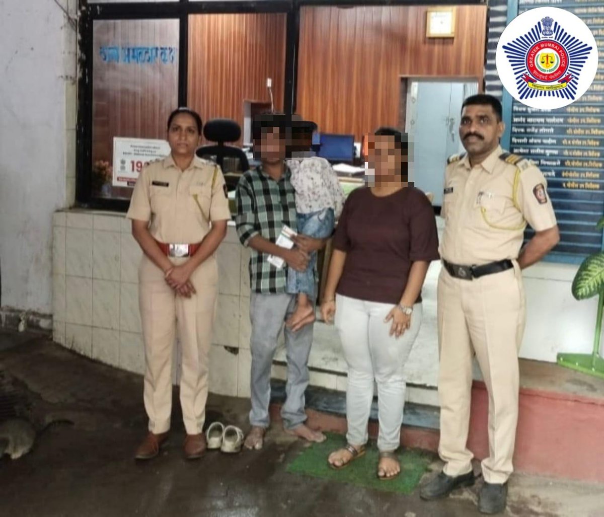 जोगेश्वरी पोलीस ठाणे - Jogeshwari PS Mumbai (@jogeshwarips) on Twitter photo जोगेश्वरी पो.ठाणे हद्दीत निर्भया पथकास गस्तीदरम्यान एक 5 वर्षाची लहान मुलगी एकटीच फिरत असतांना दिसली. SHO मपोउपनि सातपुते व निर्भया पथकाने सदर लहान मुलीच्या आईवडील यांचा तात्काळ शोध घेऊन सुखरूप तिच्या आईवडिलांच्या ताब्यात दिले.
<a href="/CPMumbaiPolice/">Commissioner of Police, Greater Mumbai</a> <a href="/MumbaiPolice/">मुंबई पोलीस - Mumbai Police</a> <a href="/DcpZone10Mumbai/">पोलीस उप आयुक्त परिमंडळ १० - DCP ZONE 10 Mumbai</a> जोगेश्वरी पो.ठाणे हद्दीत निर्भया पथकास गस्तीदरम्यान एक 5 वर्षाची लहान मुलगी एकटीच फिरत असतांना दिसली. SHO मपोउपनि सातपुते व निर्भया पथकाने सदर लहान मुलीच्या आईवडील यांचा तात्काळ शोध घेऊन सुखरूप तिच्या आईवडिलांच्या ताब्यात दिले.
<a href="/CPMumbaiPolice/">Commissioner of Police, Greater Mumbai</a> <a href="/MumbaiPolice/">मुंबई पोलीस - Mumbai Police</a> <a href="/DcpZone10Mumbai/">पोलीस उप आयुक्त परिमंडळ १० - DCP ZONE 10 Mumbai</a>