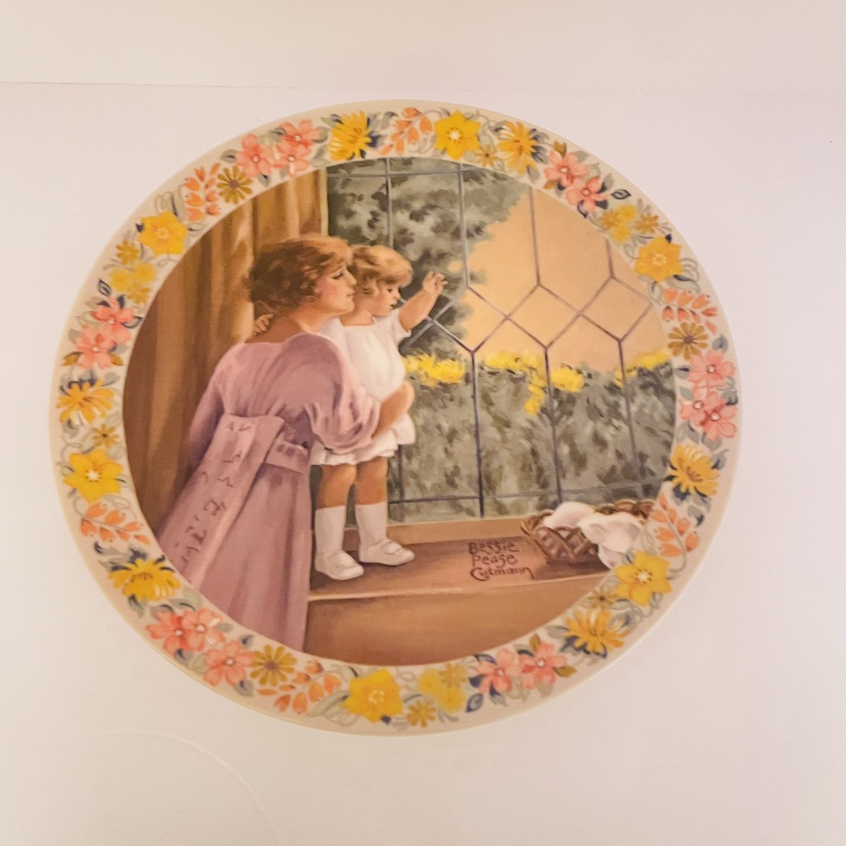trinketssd's tweet photo. Check out Wall Plate Daddy’s Home By Bessie Gutmann Mothers Love Series Collector Plate https://t.co/0tnrwD80X3 #eBay via @eBay #wallart #walldecor #daddyshome  #wallplate https://t.co/FI70AnA4jf